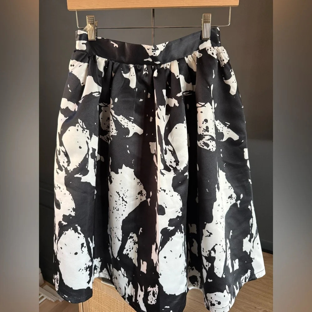 Lucy Paris • M • women’s Black & White Skirt